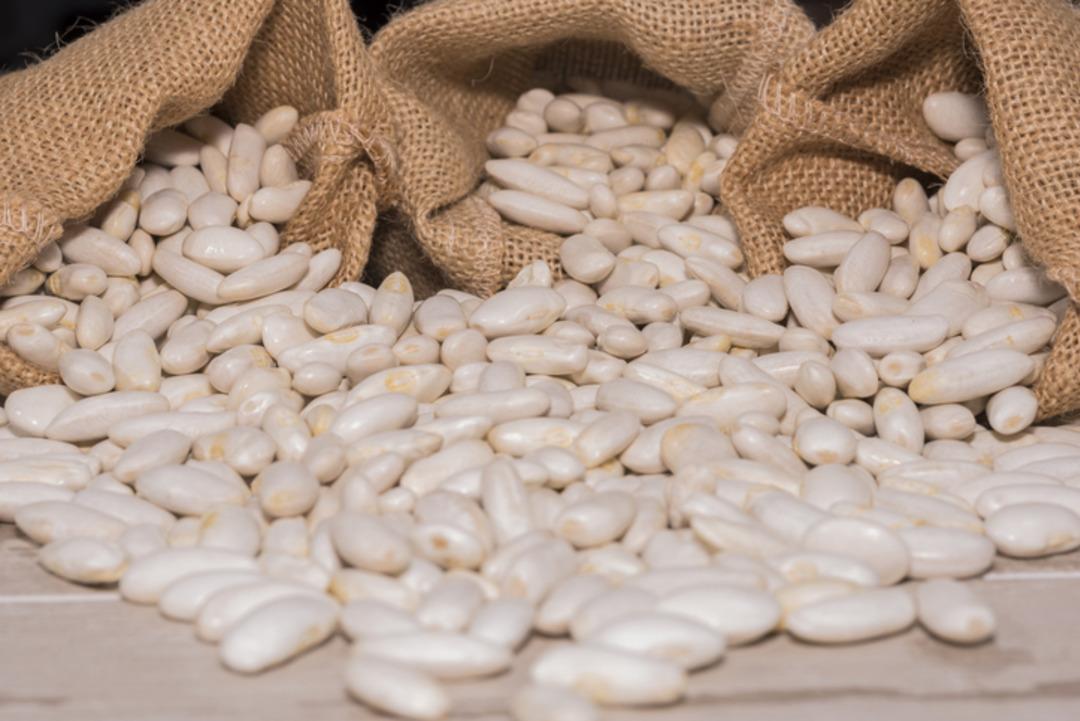 Yıllardır yanlış pişiriyoruz! Kuru fasulyede kabuk soyulmasını bitiren y&ouml;ntem 2