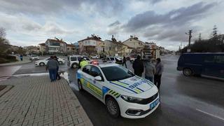 Otomobille hafif ticari araç çarpıştı: 1 yaralı