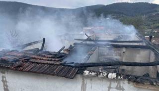 Yatağan&rsquo;daki yangında bir ev k&uuml;le d&ouml;nd&uuml;