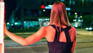 Fuhuş tuzağıyla banka hesaplarını boşaltıyorlar