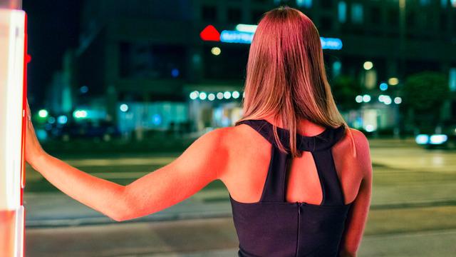 Fuhuş tuzağıyla banka hesaplarını boşaltıyorlar: Konumcu, taşıyıcı, tokatçı, dümenci... 