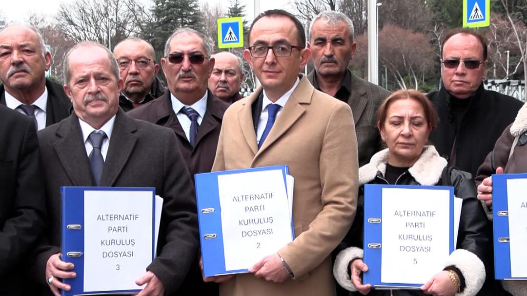 Alternatif Parti nin kuruluş dilek&ccedil;esi Bakanlığa teslim edildi: "T&uuml;rk milletine bir kapı a&ccedil;mak istedik" 1