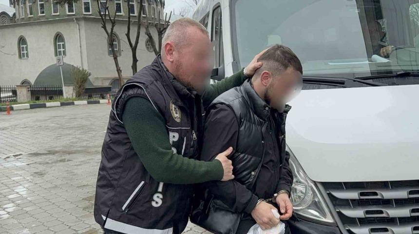 Uyuşturucu satarken su&ccedil;&uuml;st&uuml; yakalandı