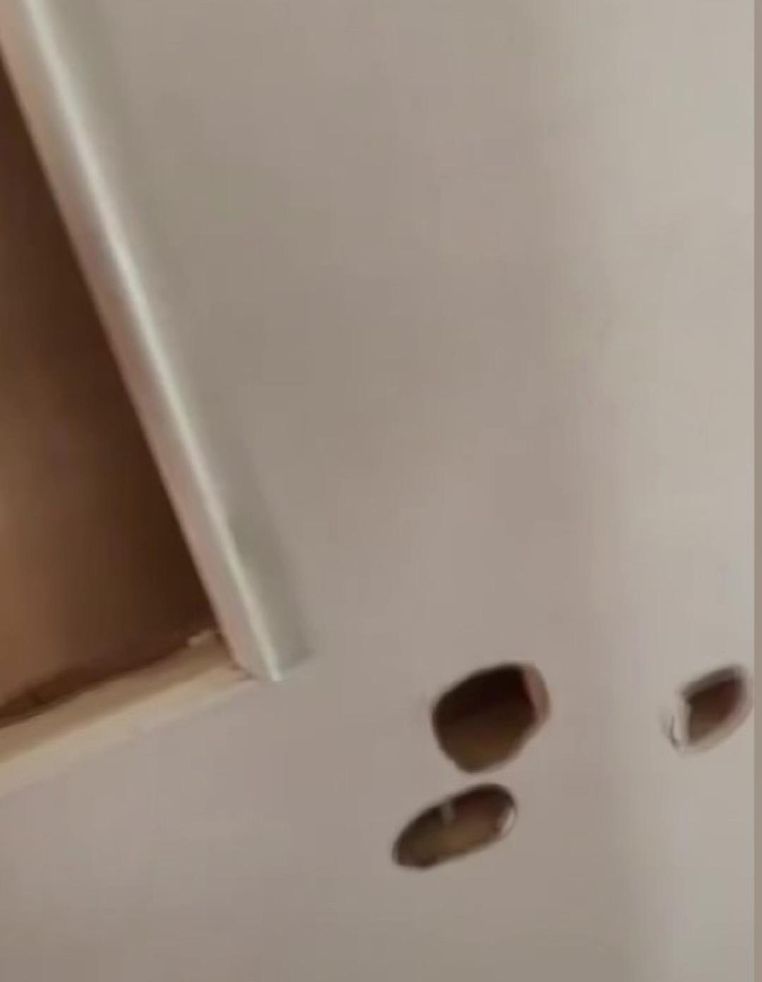 "Polisiz" diyerek eve giren ş&uuml;pheliler anne ile oğlunu vurdu 2