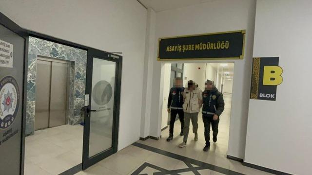 İçinde altın bulunan çelik kasayı çaldı, polis evinde yakaladı