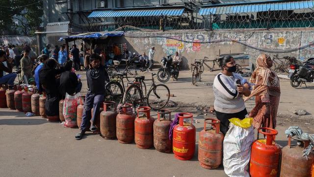 ABD-İran savaşı Hindistan’ı fena vurdu: Restoranlar kapandı, fabrikalar sustu, bir otel sahibi intihar etti