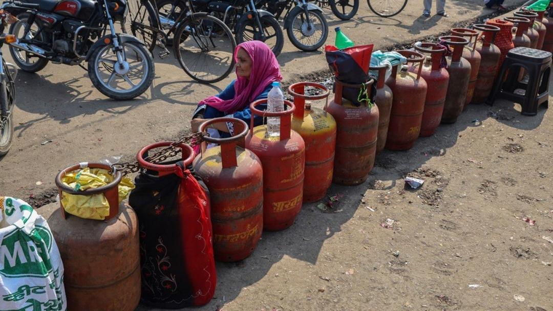 ABD-İran savaşı Hindistan’ı fena vurdu: Restoranlar kapandı, fabrikalar sustu, bir otel sahibi intihar etti 2