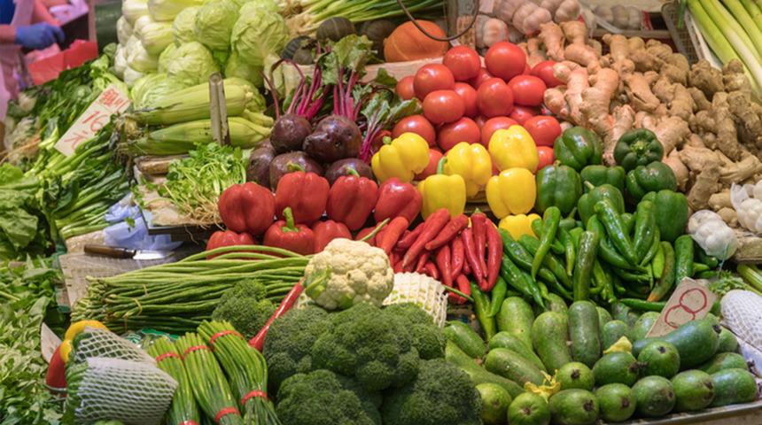 Pestisit alarmı! En y&uuml;ksek kalıntıya sahip sebze ve meyveler a&ccedil;ıklandı: Zirvedeki &uuml;r&uuml;n şaşırttı