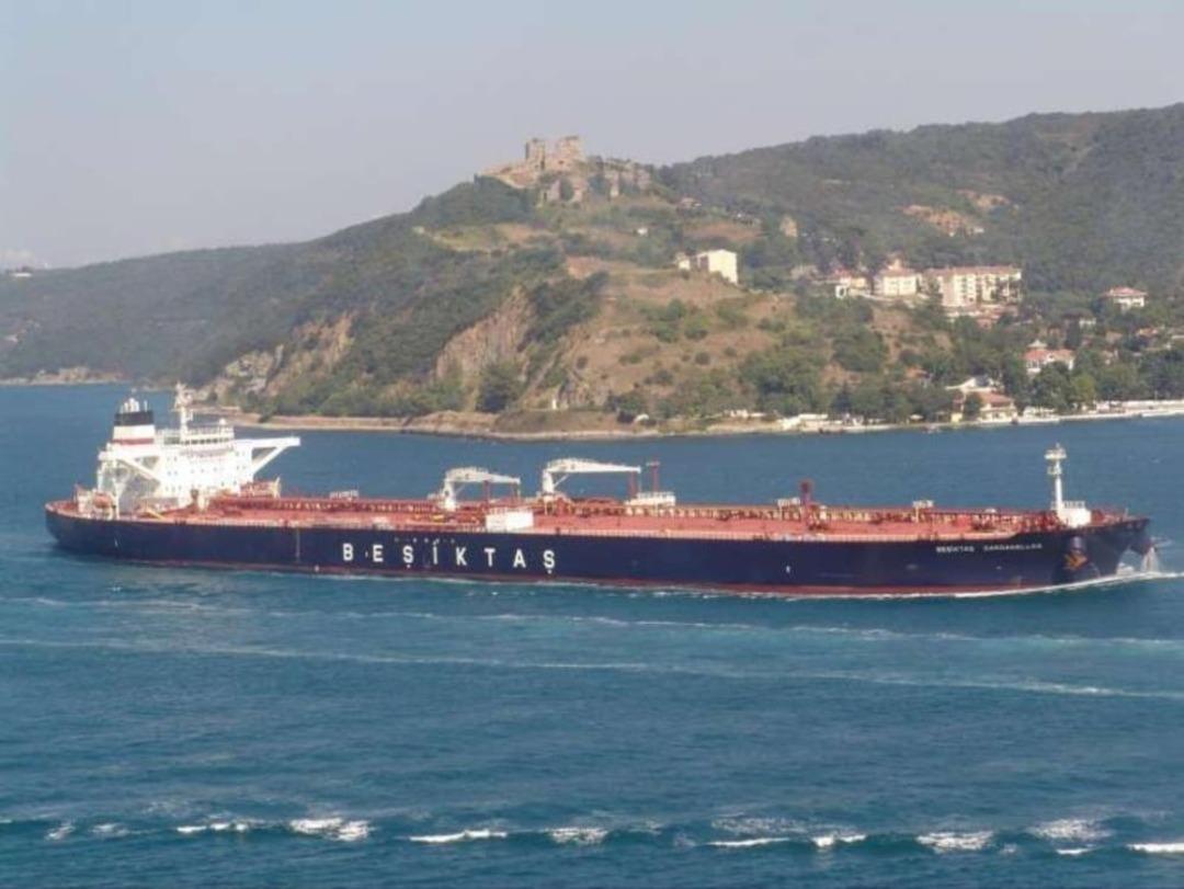 Karadeniz de T&uuml;rk tankerine drone saldırısı! Dev gemi su almaya başladı 1