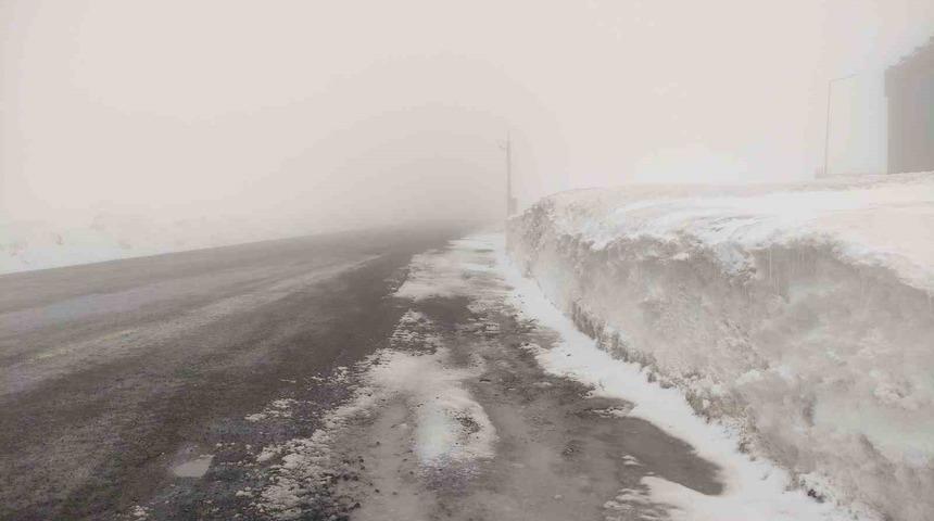 Sahara ge&ccedil;idinde yoğun sis ulaşımı olumsuz etkiliyor