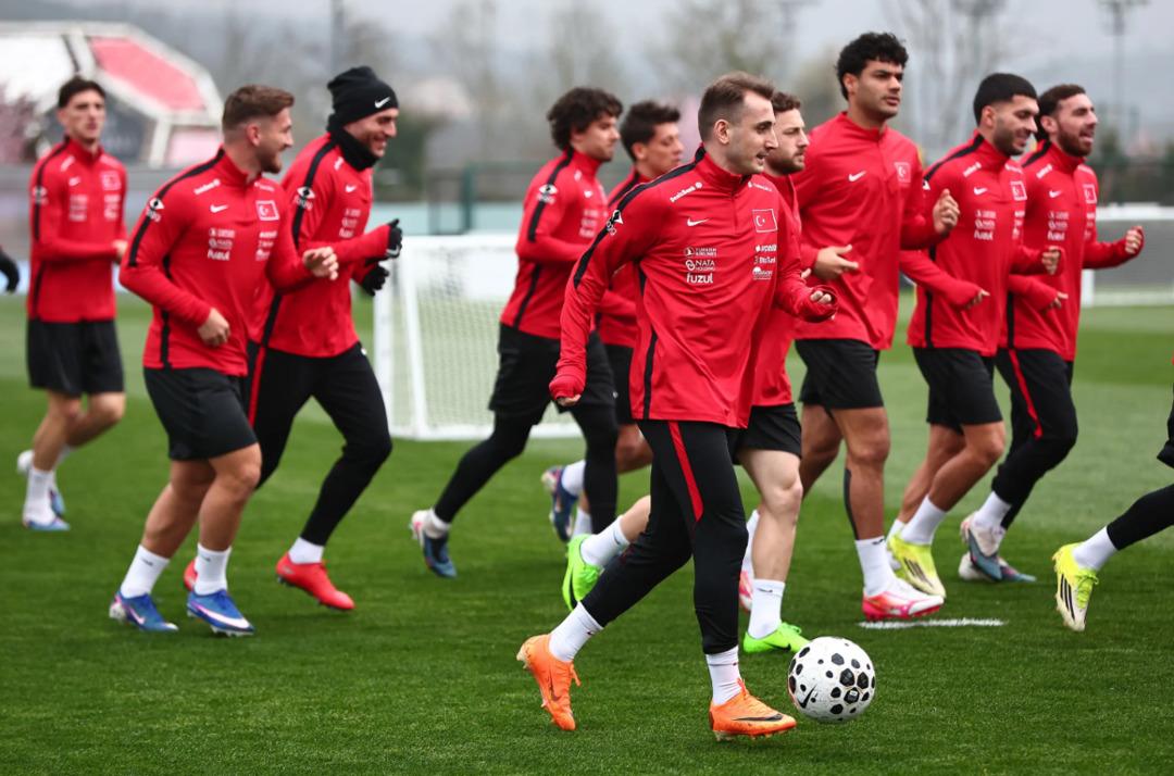 24 yıllık Dünya Kupası hasreti sona ersin! Finalin yolu bu maçtan geçiyor: İşte Montella nın Romanya maçı 11 i 3