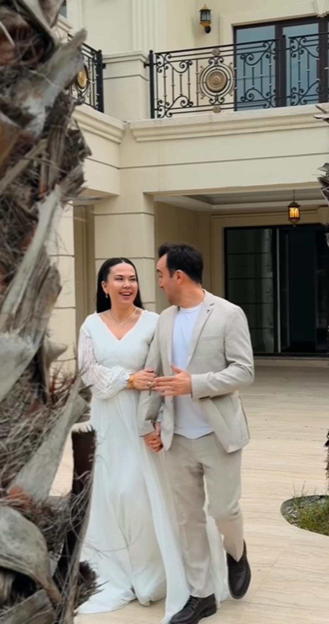 Fenomen &Ouml;zlem &Ouml;z yeni malikanesini gezdirdi!   Ev değil saray   L&uuml;ks g&ouml;sterişi tepki &ccedil;ekti 6