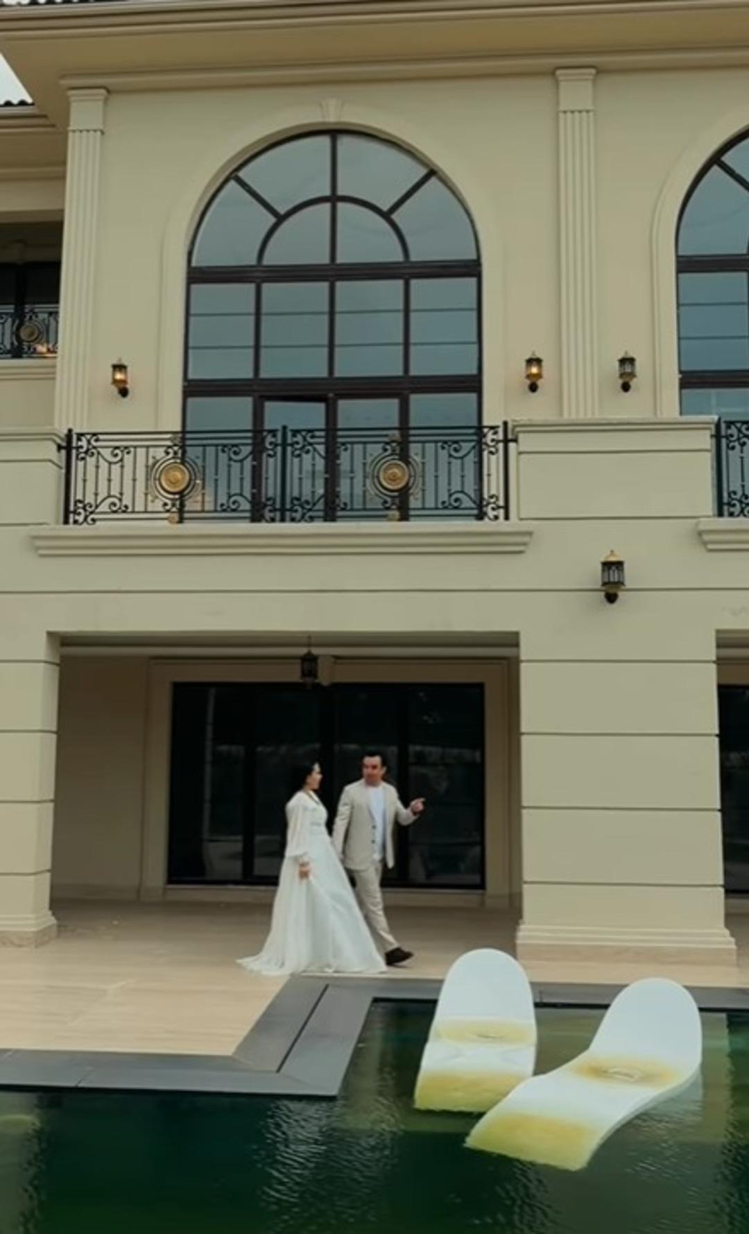 Fenomen &Ouml;zlem &Ouml;z yeni malikanesini gezdirdi!   Ev değil saray   L&uuml;ks g&ouml;sterişi tepki &ccedil;ekti 5