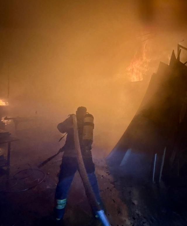 Fethiye de marangoz atölyesi ile depo yangında hasar gördü 1