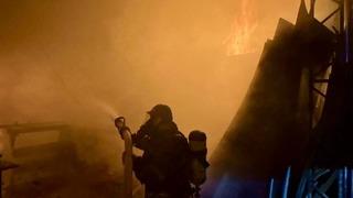 Fethiye'de marangoz atölyesi ile depo yangında hasar gördü