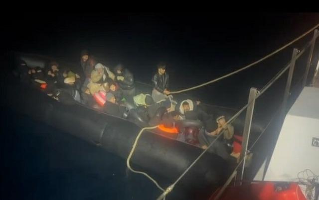 İzmir açıklarında 37 düzensiz göçmen yakalandı, 42 göçmen kurtarıldı 1