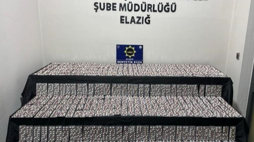 Elazığ&rsquo;da bir şahsın &ccedil;antasında yapılan aramada, 6 bin adet sentetik hap ele ge&ccedil;irildi