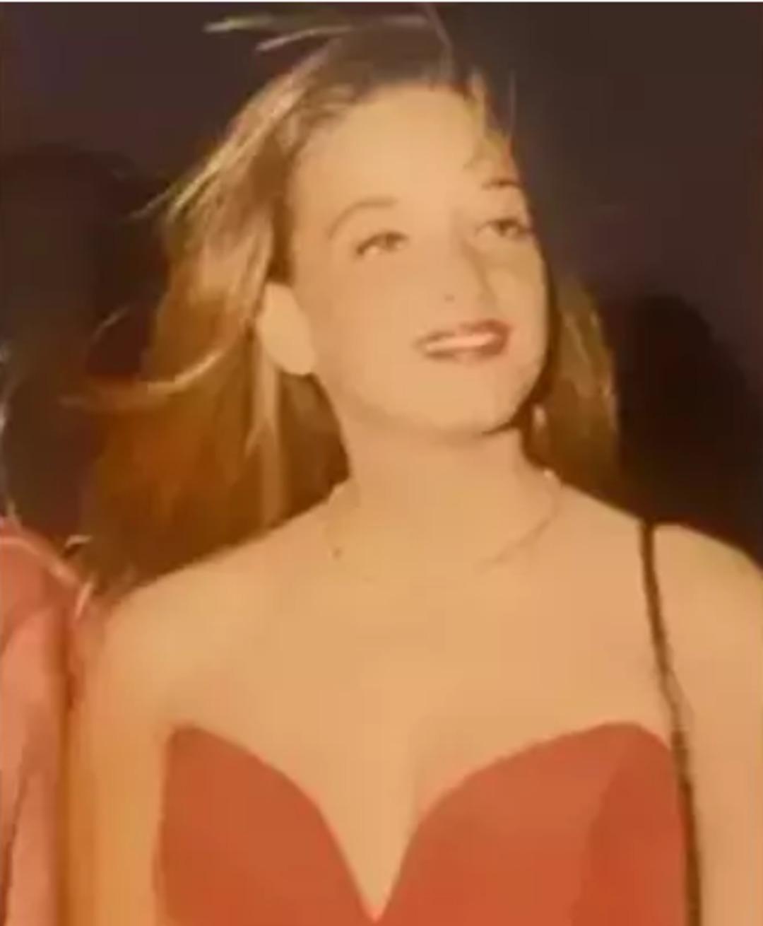 Saba Tümer gençlik pozunu paylaştı! Beğeni yağdı 1