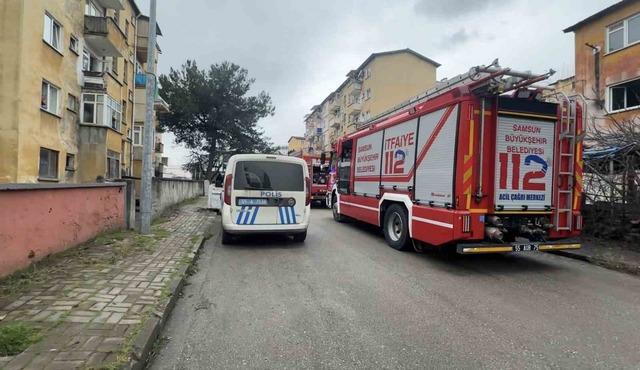 3 yaşındaki &ccedil;ocuğun yaktığı battaniye yangına yol a&ccedil;tı: 3 kişi dumandan etkilendi 2