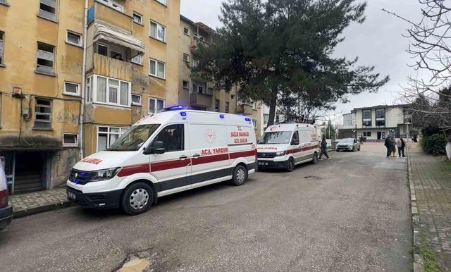 3 yaşındaki &ccedil;ocuğun yaktığı battaniye yangına yol a&ccedil;tı: 3 kişi dumandan etkilendi 1