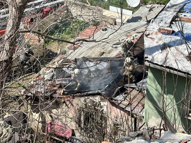 Kağıthane&rsquo;de korkutan gecekondu yangını 2