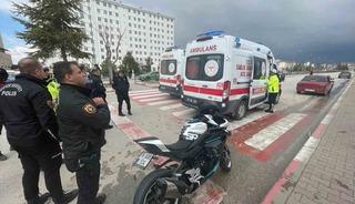 Karaman&rsquo;da motosiklet otomobile &ccedil;arptı