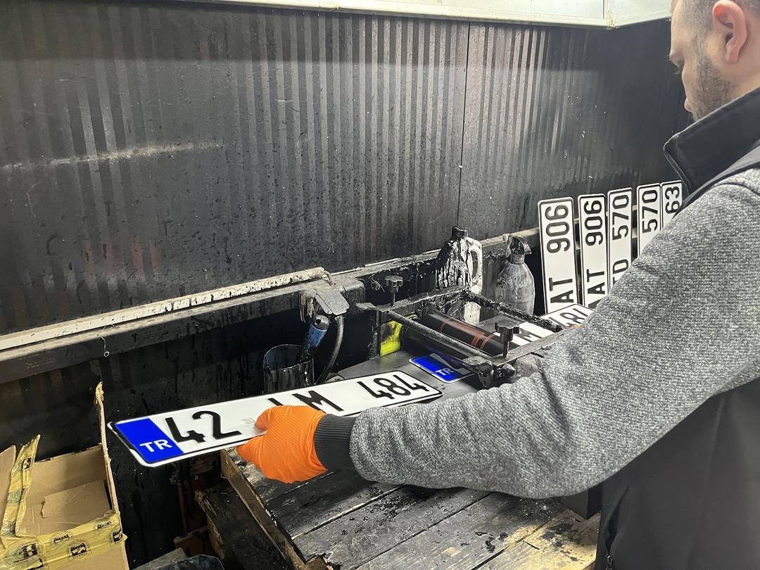 Yoğunluk s&uuml;r&uuml;yor, mesaiye kalıp g&uuml;nde 900 &uuml;retiyorlar:  &Ccedil;ok talep var  4