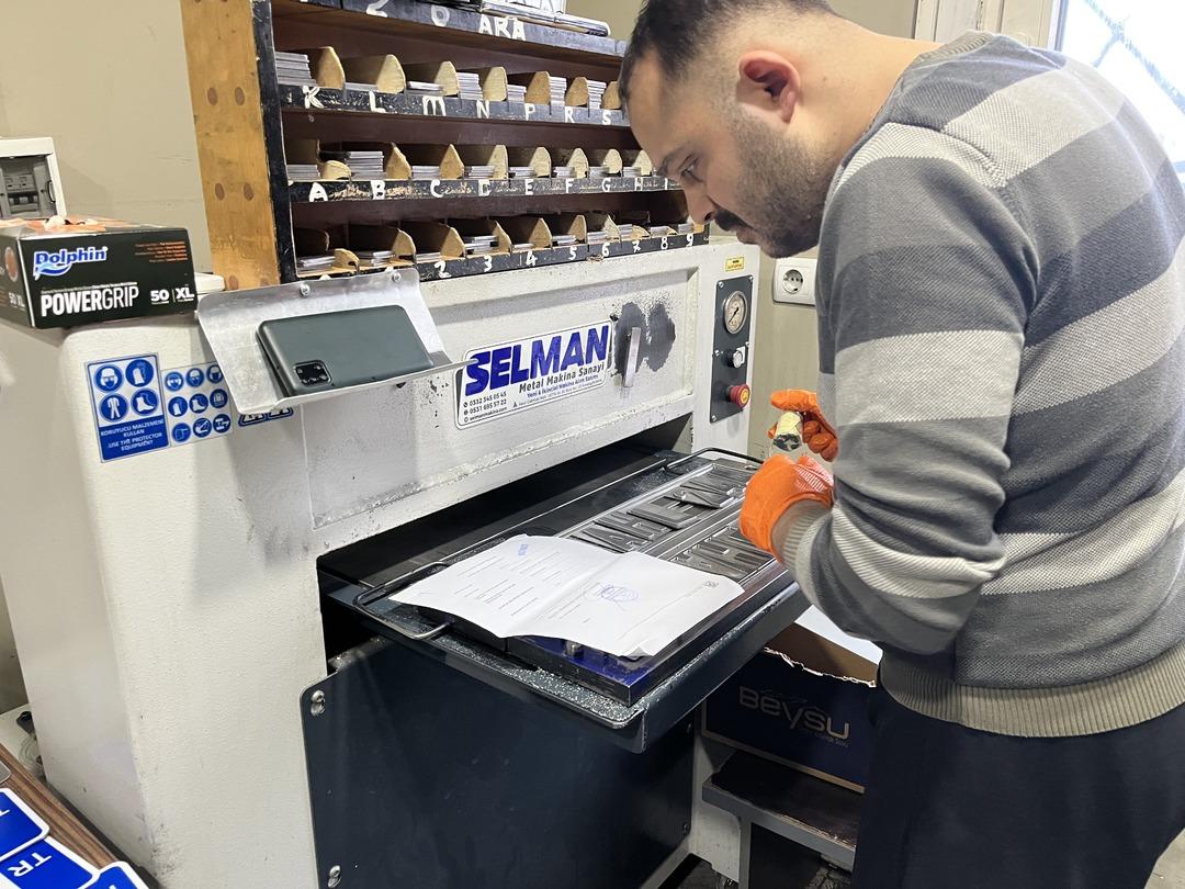 Yoğunluk s&uuml;r&uuml;yor, mesaiye kalıp g&uuml;nde 900 &uuml;retiyorlar:  &Ccedil;ok talep var  5