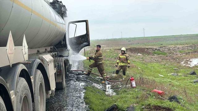 Cizre’de seyir halindeki tır alev topuna döndü 4