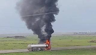 Cizre&rsquo;de seyir halindeki tır alev topuna d&ouml;nd&uuml;