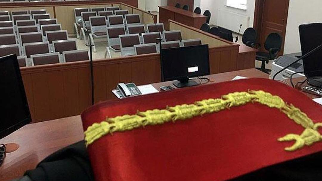 Eski savcıya  r&uuml;şvet  ve  gizliliği ihlal  su&ccedil;larından dava! Para yazışmaları iddianameye girdi 2