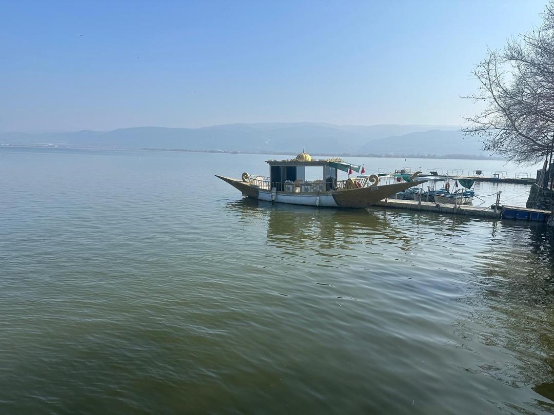 Kayıkla gezilen sokaklar! Bursa&rsquo;daki "K&uuml;&ccedil;&uuml;k Venedik" g&ouml;renleri şaşırtıyor 1
