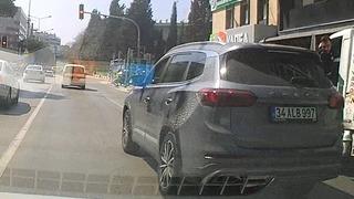 İzmir’de kural tanımaz sürücü araç kamerasına yansıdı