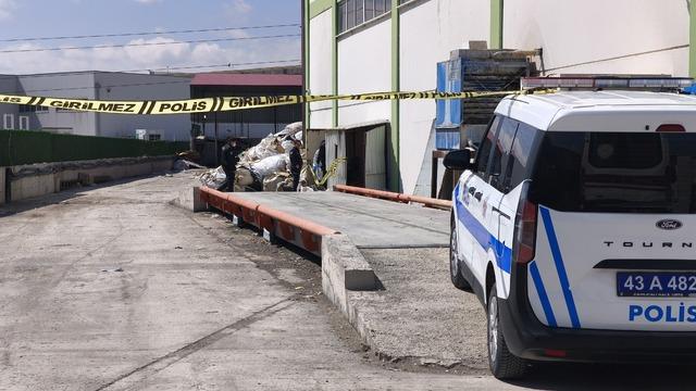 K&uuml;tahya da geri d&ouml;n&uuml;ş&uuml;m tesisindeki havuza d&uuml;şen iş&ccedil;i &ouml;ld&uuml; 1