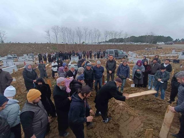 Motosiklet kazasında ağır yaralanan gen&ccedil; kız hayatını kaybetti 5