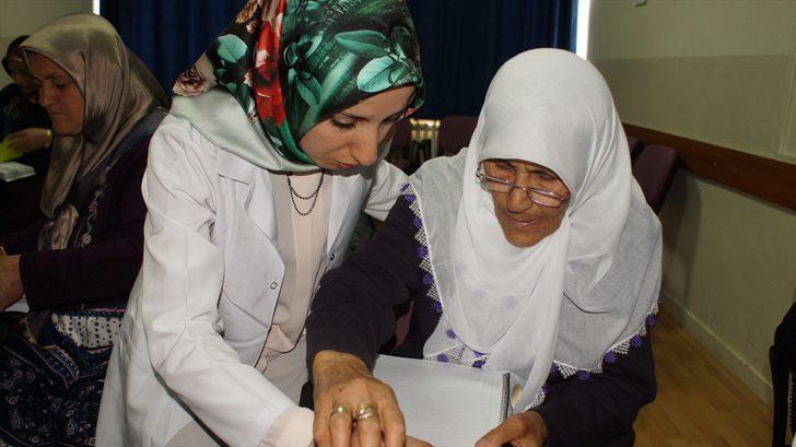 Dolmuş şoförüne gücendi, 75 yaşında okur yazar oldu G1