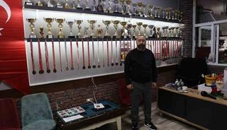 Bilardoyu aşka d&ouml;n&uuml;şt&uuml;rd&uuml;, 150 sporcu yetiştirdi