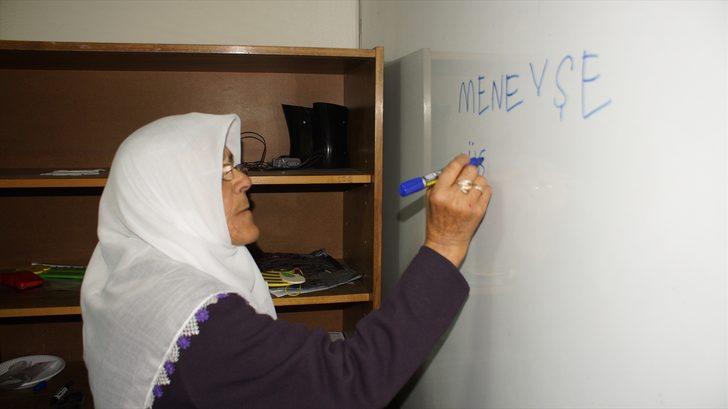 Dolmuş şoförüne gücendi, 75 yaşında okur yazar oldu G4