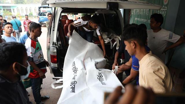 Bangladeş'te korkunç kaza! Otobüs nehre düştü, 24 kişi öldü