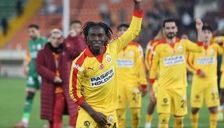 G.Saray'ın gen&ccedil; yıldızı Renato Nhaga'ya b&uuml;y&uuml;k onur!