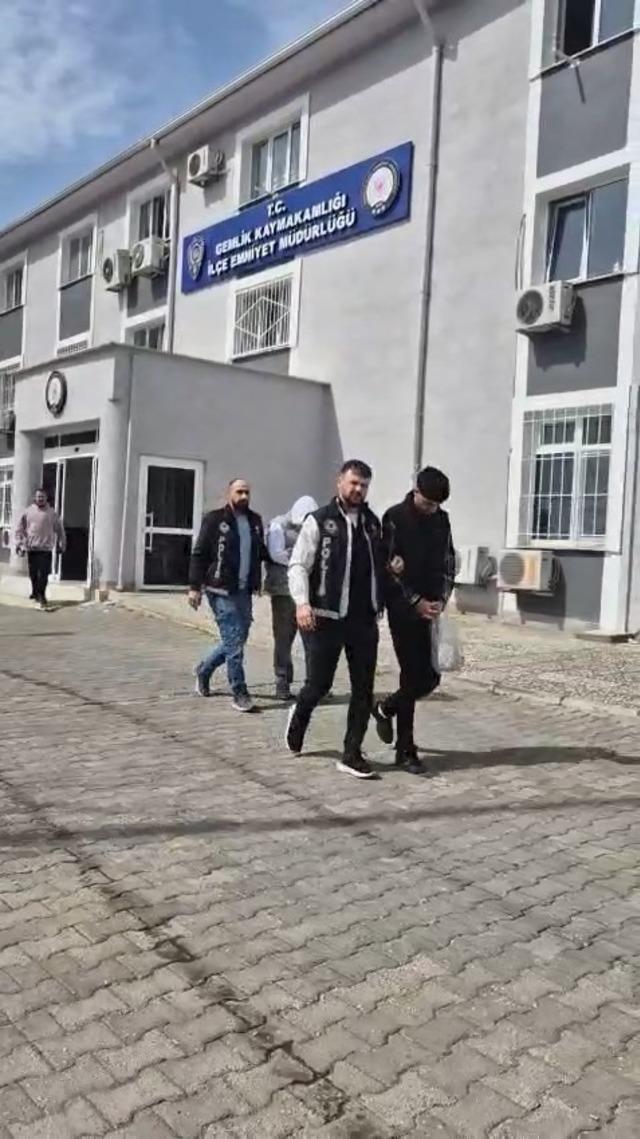 Gemlik’te uyuşturucu tacirlerine operasyon 4