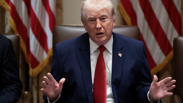 İran bize hediye gönderdi demişti! Trump o sözlerine açıklık getirdi