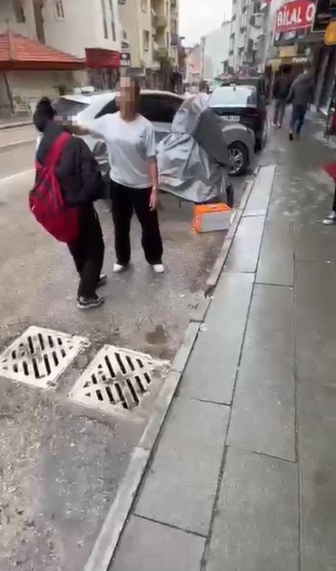 Akranını sa&ccedil;ından tutup yere yatırdı, kafasına ayağıyla bastı: "Seni bug&uuml;n &ccedil;ok d&ouml;vesim var" 2