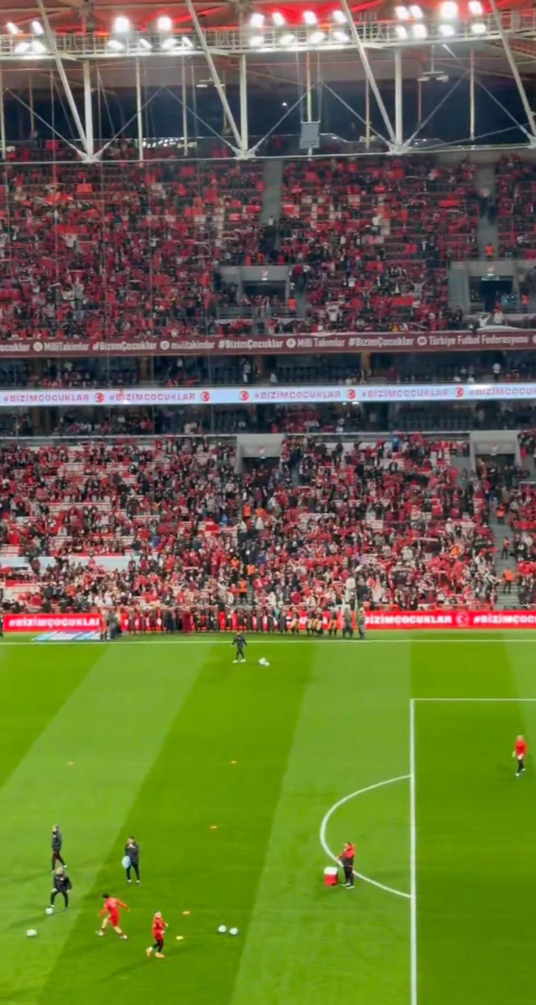 Isınmalar öncesinde sahaya mehter takımı geldi! Tribünler Cendere ile ayağa kalktı 3