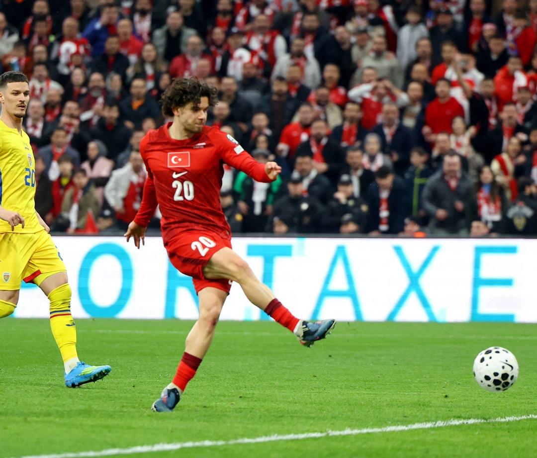 Millilerimizi Romanya karşısında &ouml;ne ge&ccedil;irdi! Ferdi Kadıoğlu bir ilki yaşadı 4