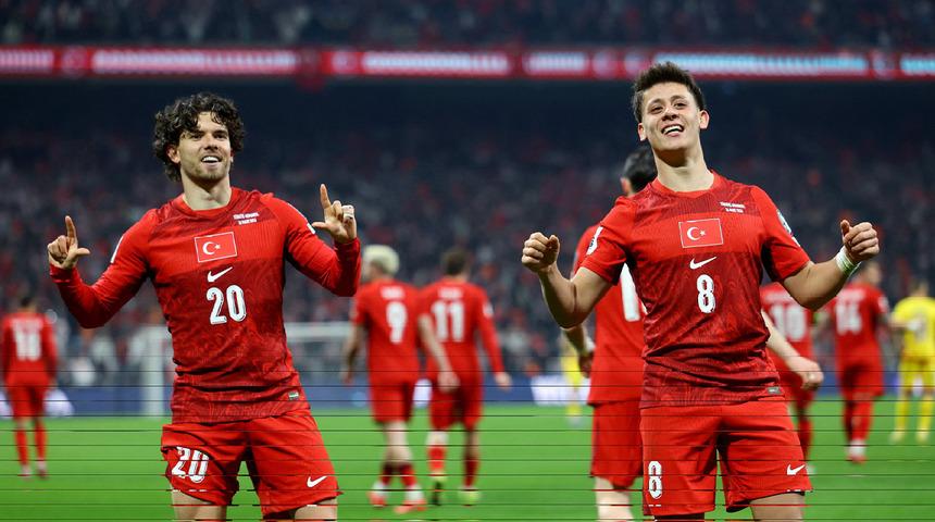 Millilerimizi Romanya karşısında &ouml;ne ge&ccedil;irdi! Ferdi Kadıoğlu bir ilki yaşadı