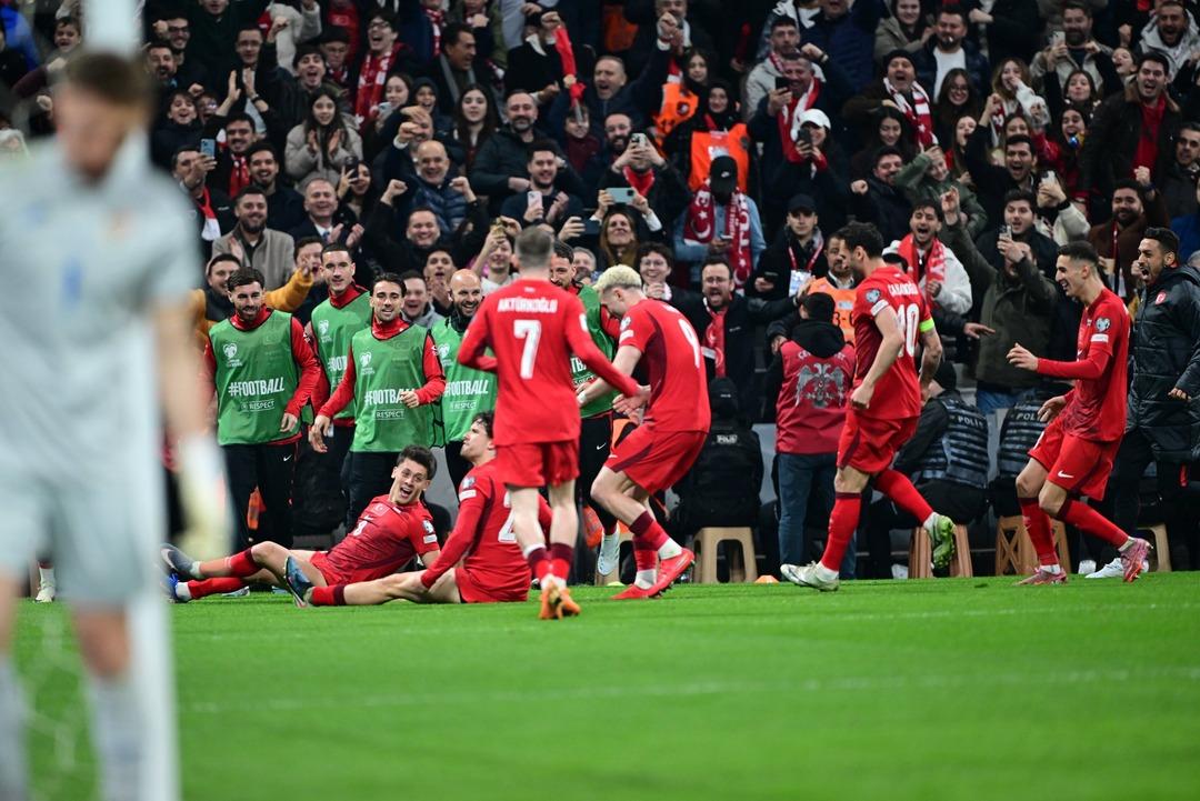 Millilerimizi Romanya karşısında &ouml;ne ge&ccedil;irdi! Ferdi Kadıoğlu bir ilki yaşadı 3