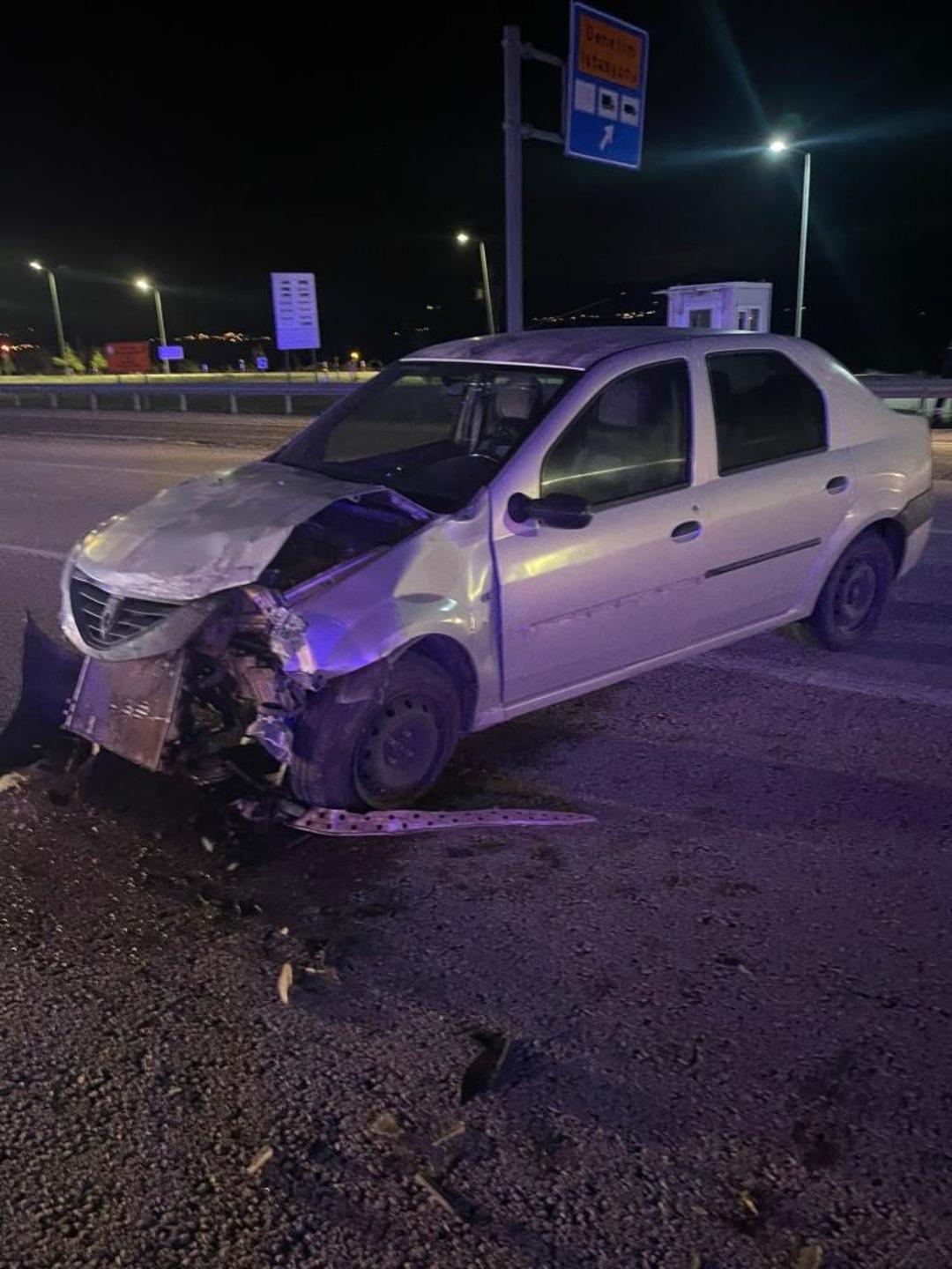 Kaza yapan otomobil ters d&ouml;nd&uuml;: 7 kişi yaralandı 1