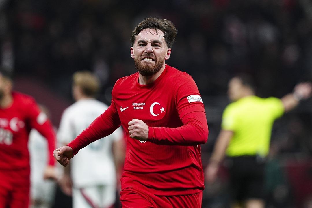 Milliler Romanya yı ge&ccedil;ti! Ma&ccedil; sırasında o isme tepki dinmedi 3