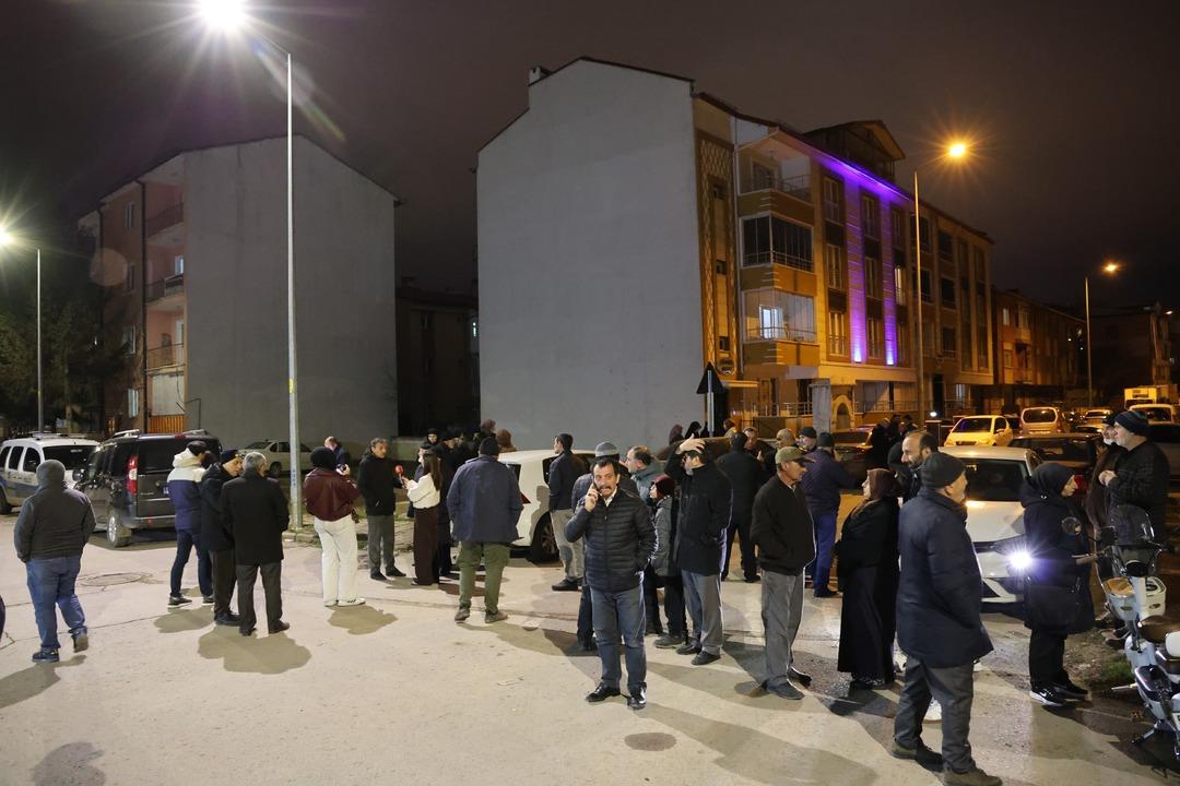 Kişi başı 1500 dolar &ouml;dediler! Mekke u&ccedil;ağını bekleyen umreciler soluğu karakolda aldılar 1